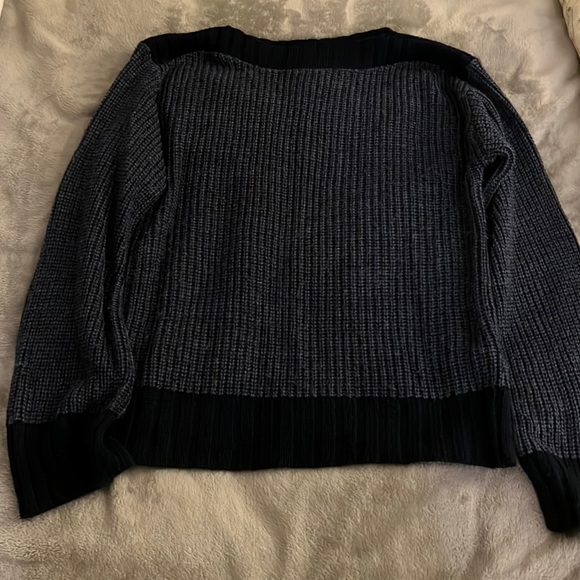 Women’s Loose Fit Sweater - Picture 1 of 2